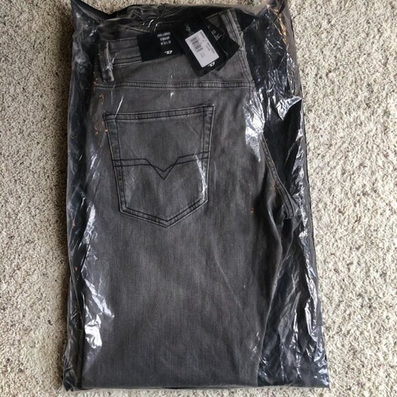 DIESEL  Larkee Straight Jeans. - Picture 3 of 4